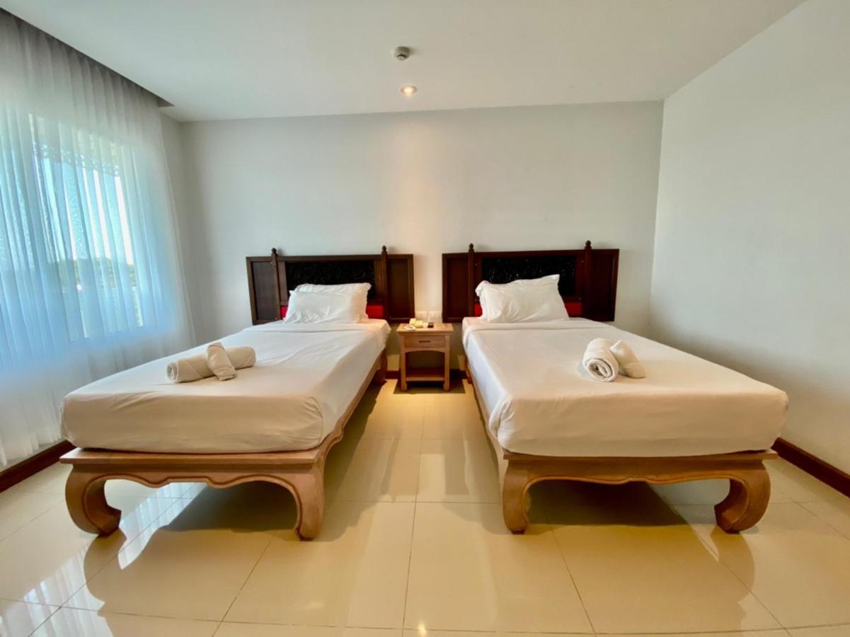 At Ruam Chok Hotel Chiang Mai Exterior foto