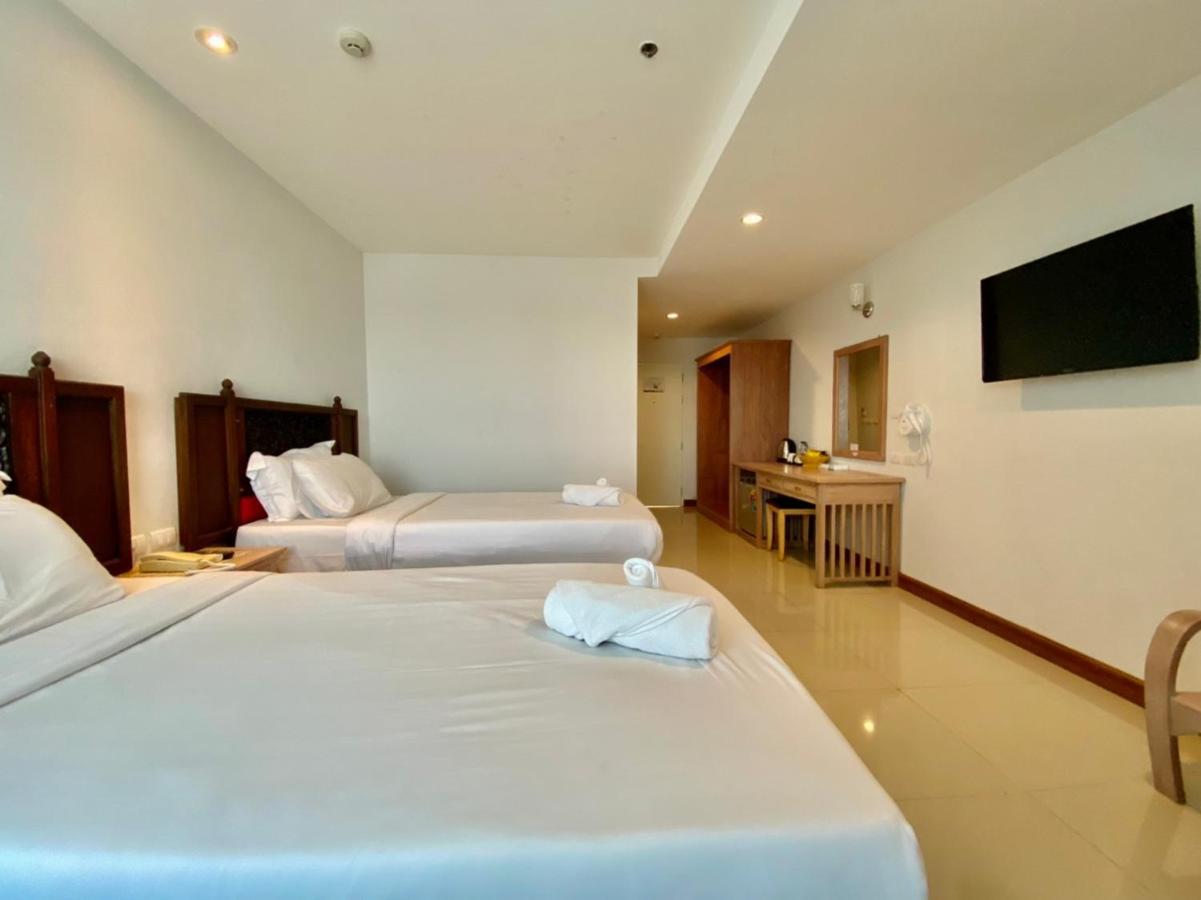 At Ruam Chok Hotel Chiang Mai Exterior foto