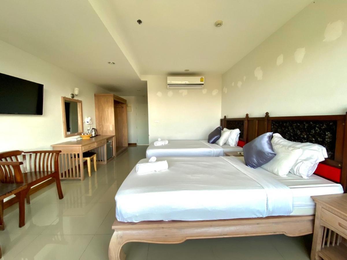 At Ruam Chok Hotel Chiang Mai Exterior foto