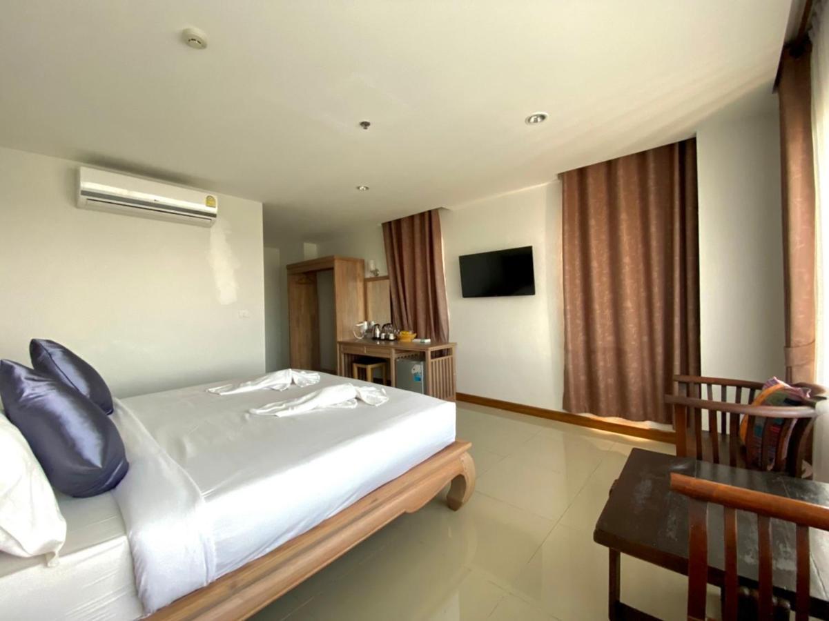 At Ruam Chok Hotel Chiang Mai Exterior foto