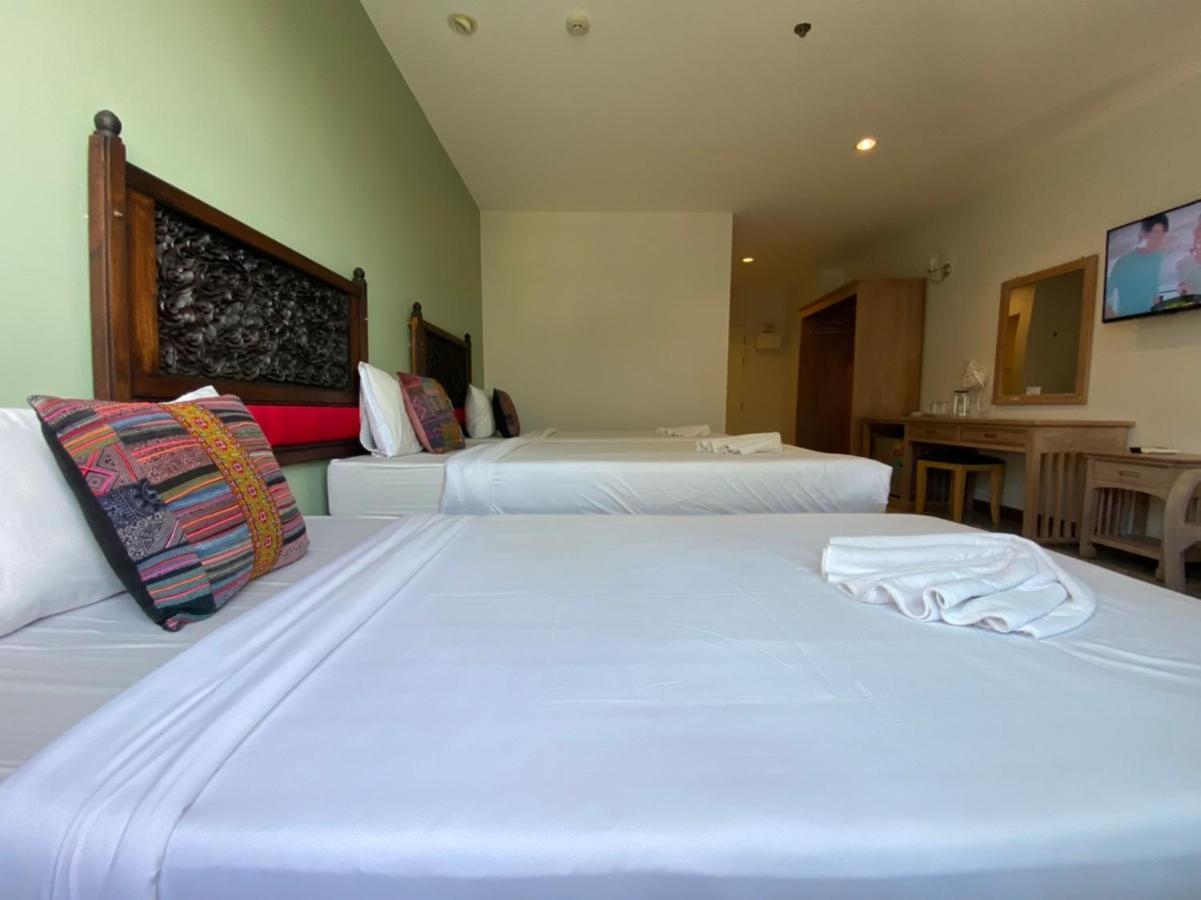 At Ruam Chok Hotel Chiang Mai Exterior foto