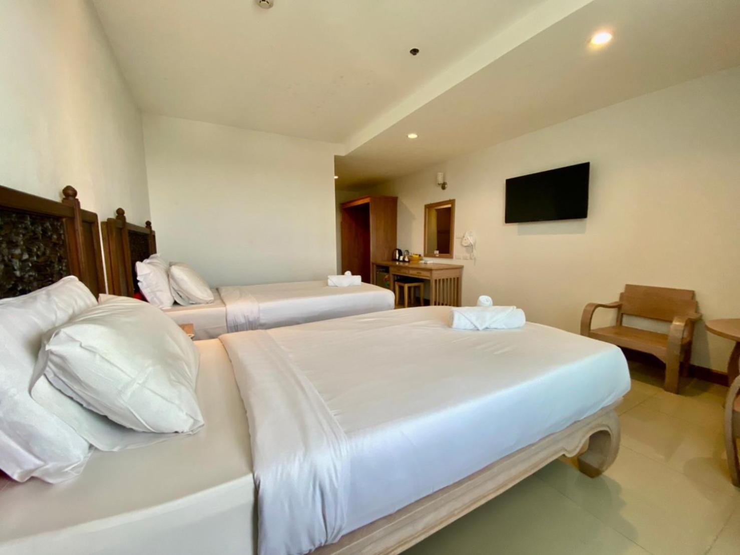 At Ruam Chok Hotel Chiang Mai Exterior foto