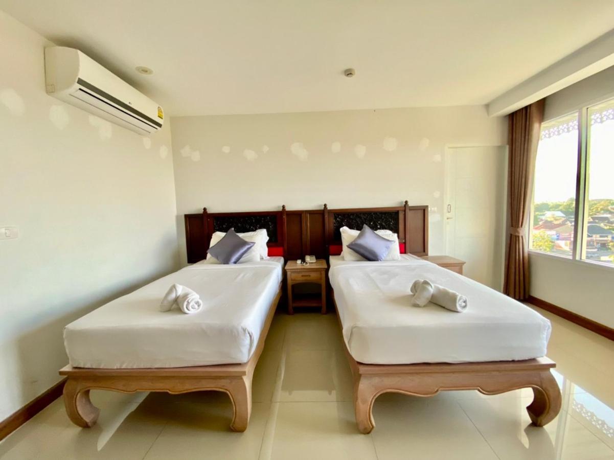 At Ruam Chok Hotel Chiang Mai Exterior foto