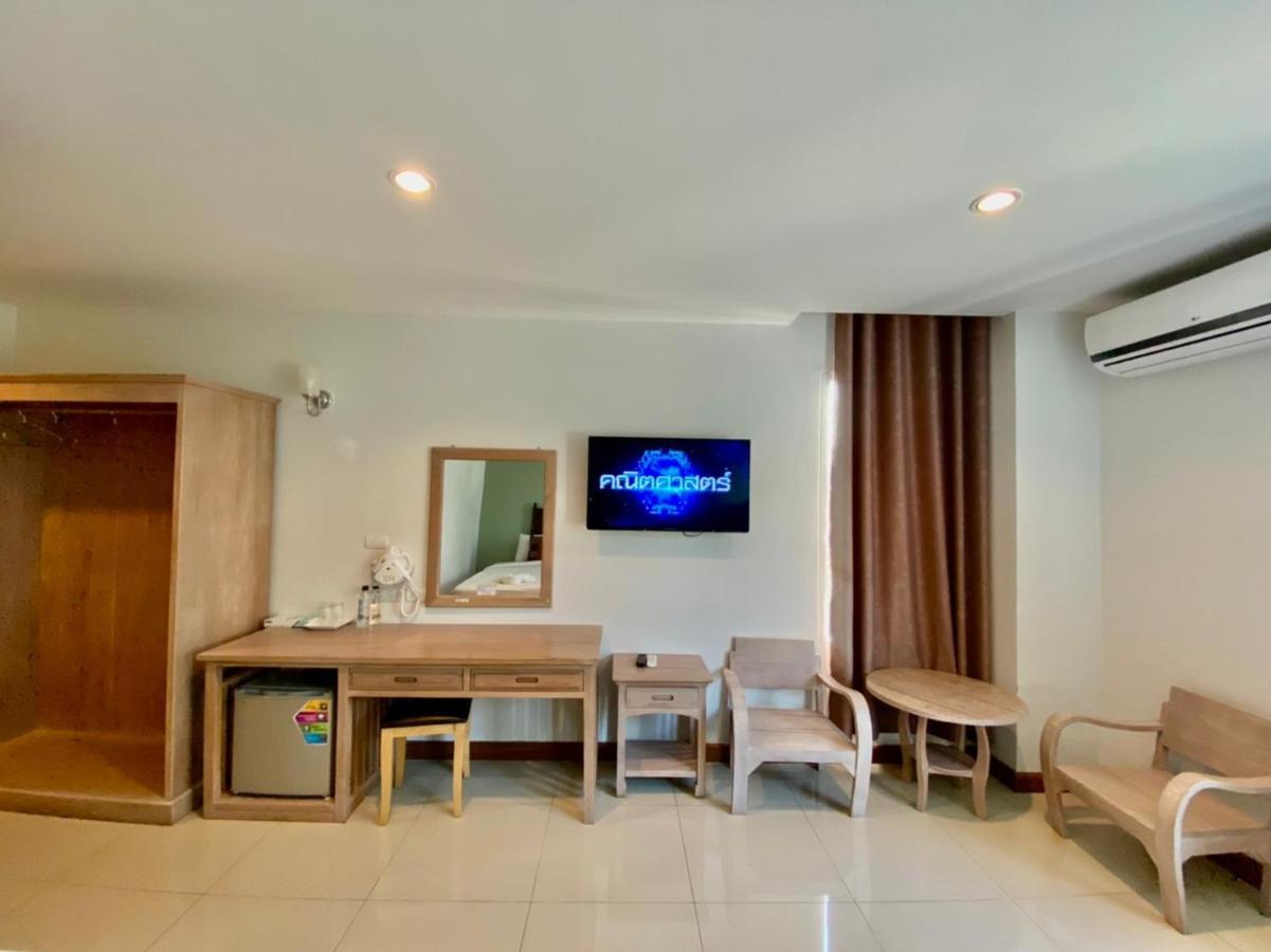 At Ruam Chok Hotel Chiang Mai Exterior foto