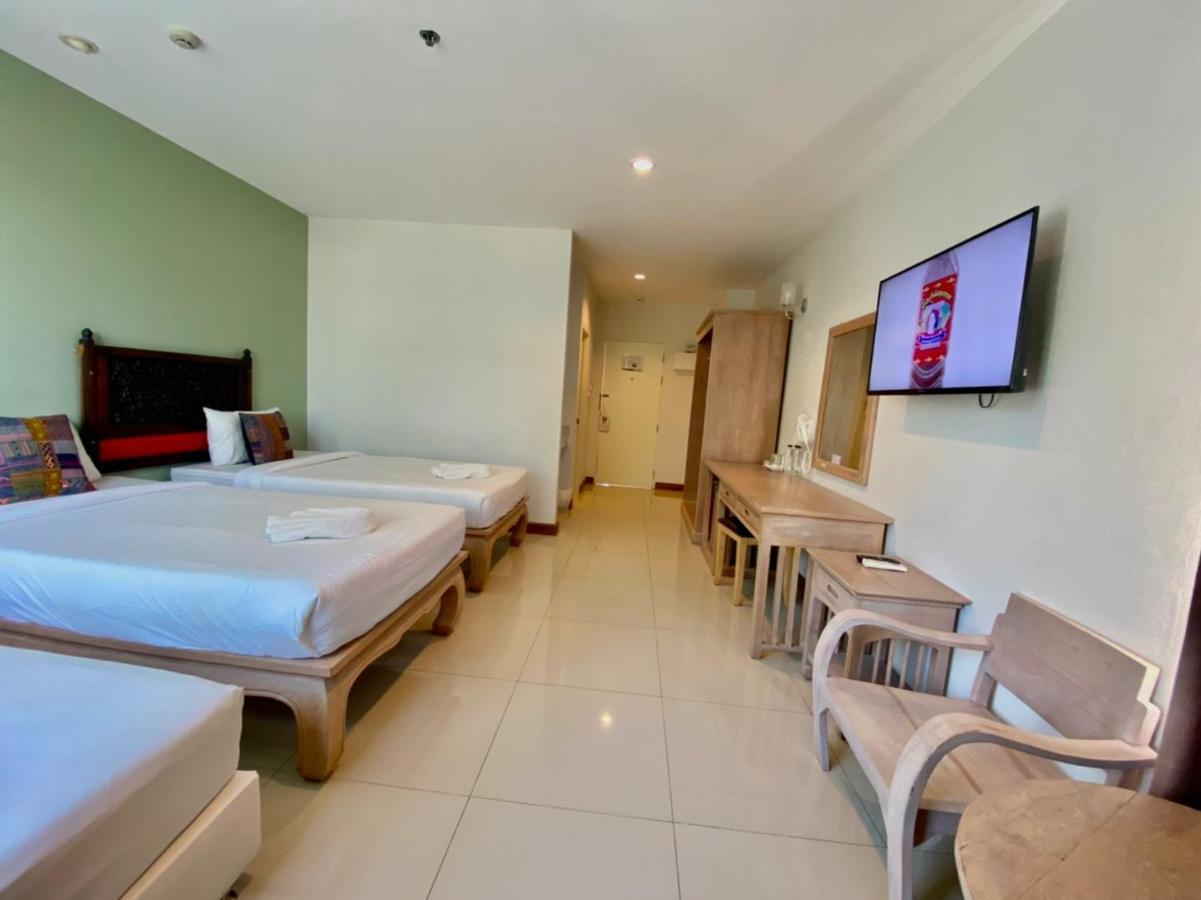 At Ruam Chok Hotel Chiang Mai Exterior foto