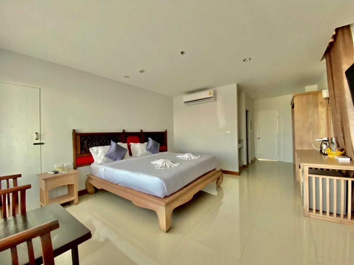 At Ruam Chok Hotel Chiang Mai Exterior foto