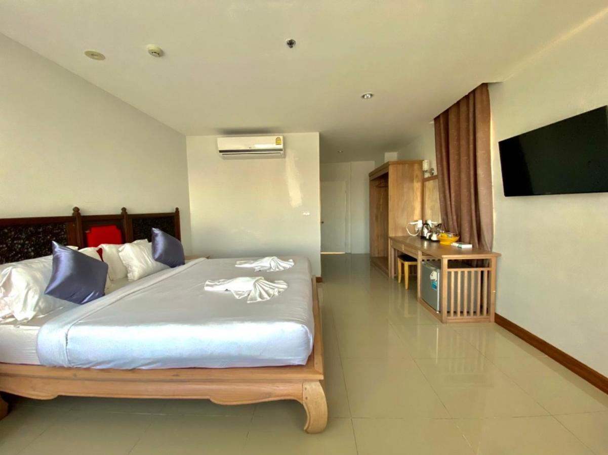 At Ruam Chok Hotel Chiang Mai Exterior foto