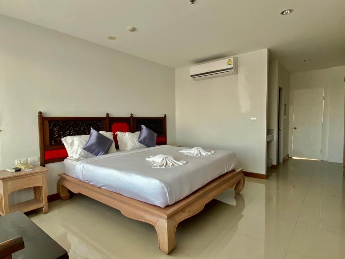 At Ruam Chok Hotel Chiang Mai Exterior foto
