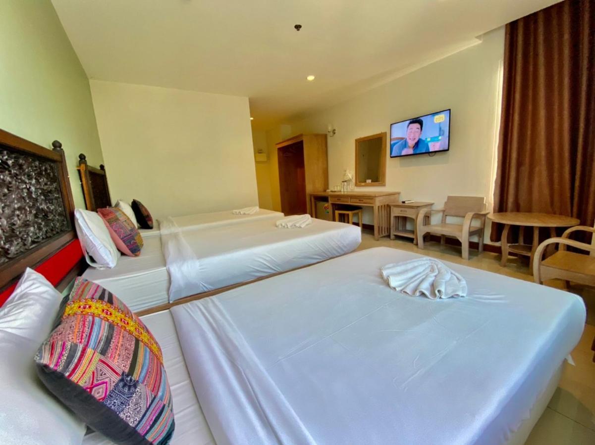 At Ruam Chok Hotel Chiang Mai Exterior foto