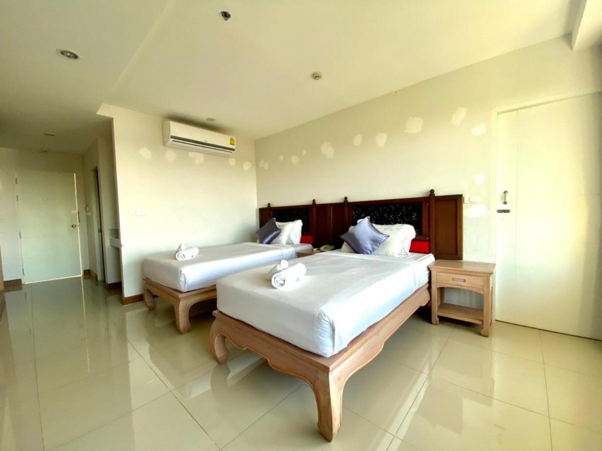 At Ruam Chok Hotel Chiang Mai Exterior foto