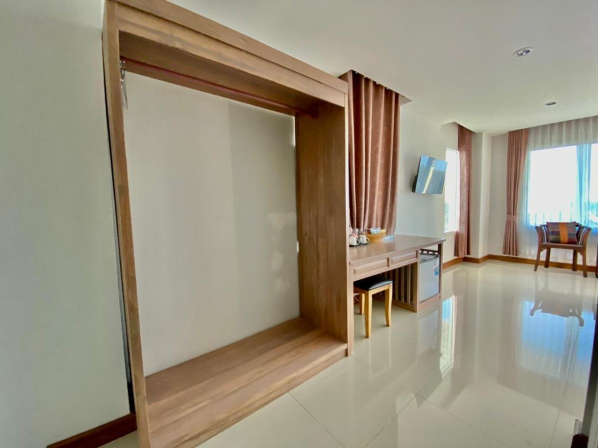 At Ruam Chok Hotel Chiang Mai Exterior foto