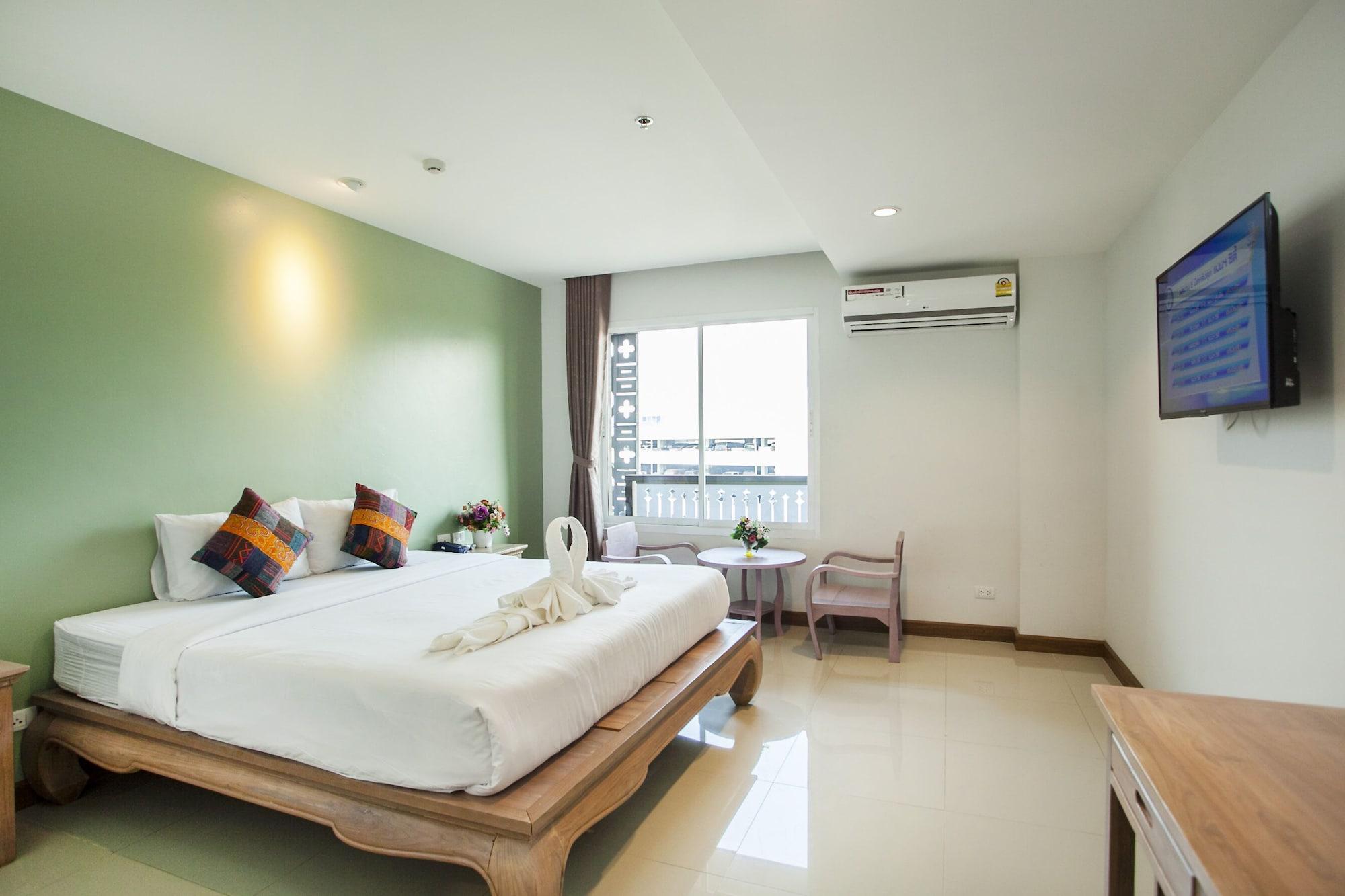 At Ruam Chok Hotel Chiang Mai Exterior foto