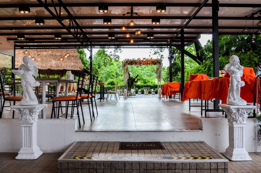 At Ruam Chok Hotel Chiang Mai Exterior foto