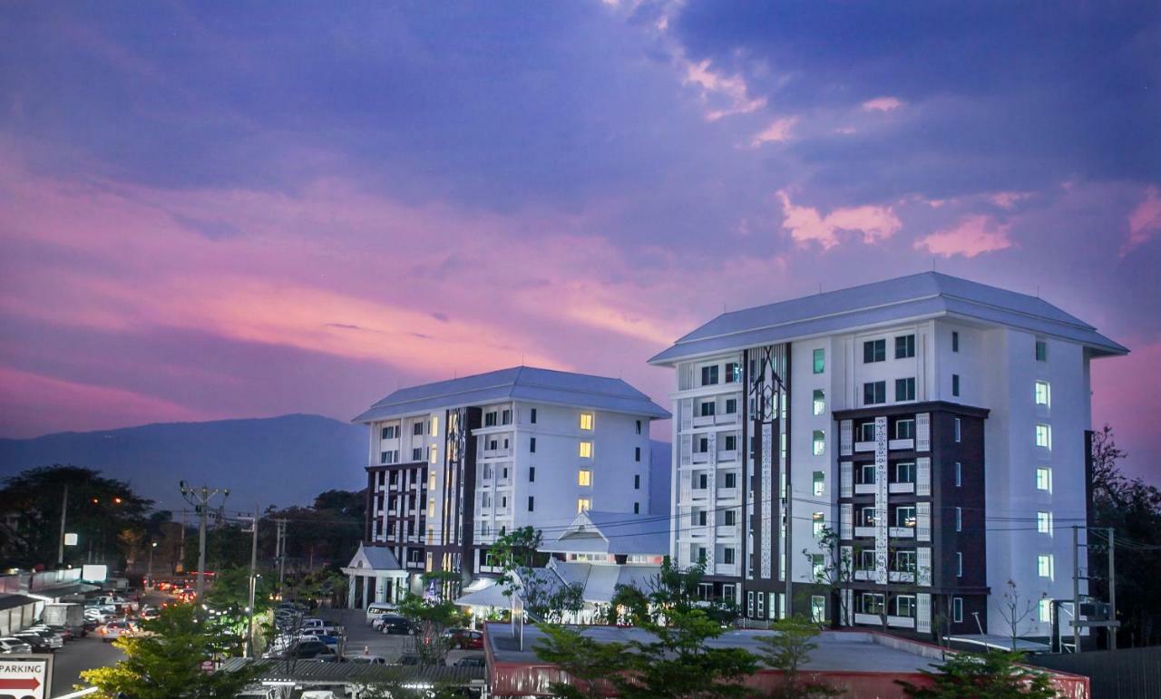 At Ruam Chok Hotel Chiang Mai Exterior foto