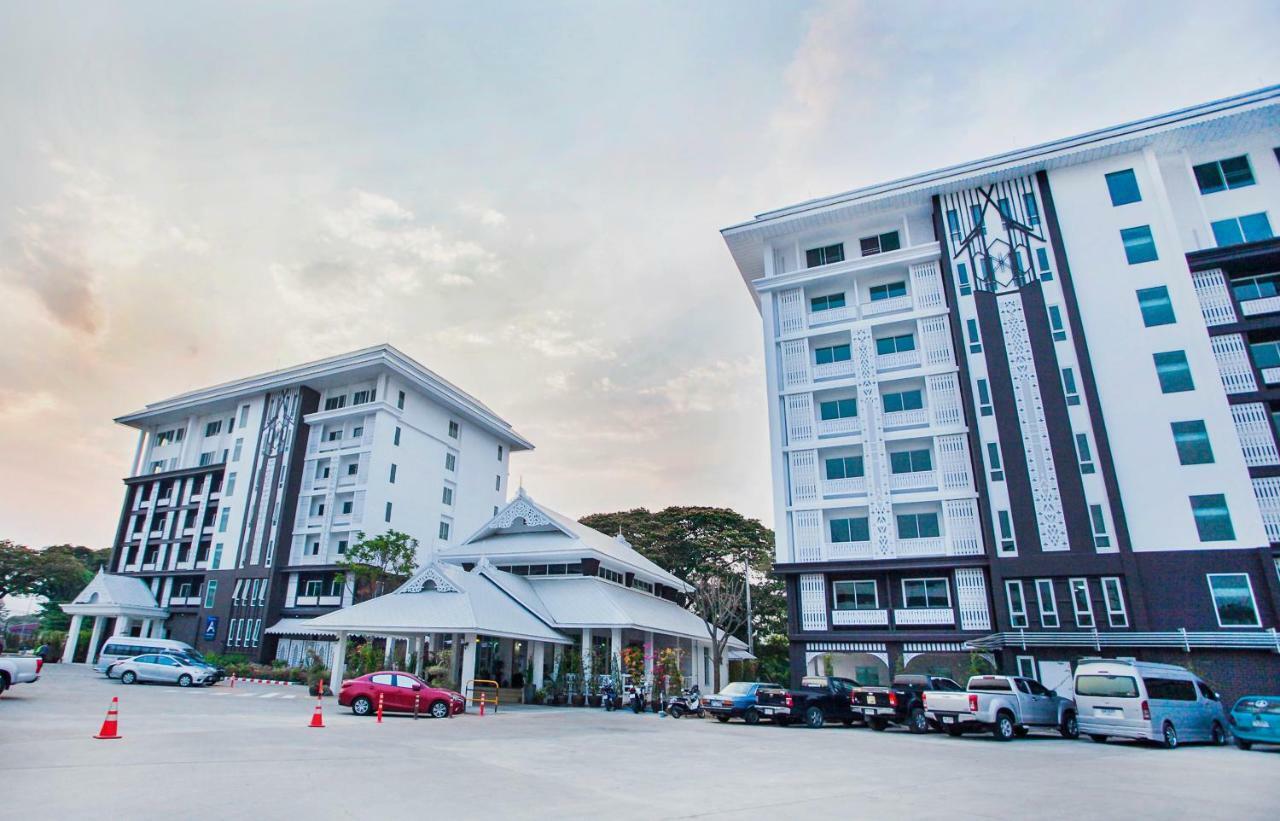 At Ruam Chok Hotel Chiang Mai Exterior foto