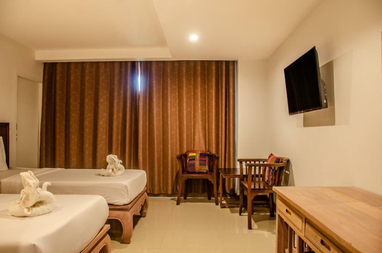 At Ruam Chok Hotel Chiang Mai Exterior foto