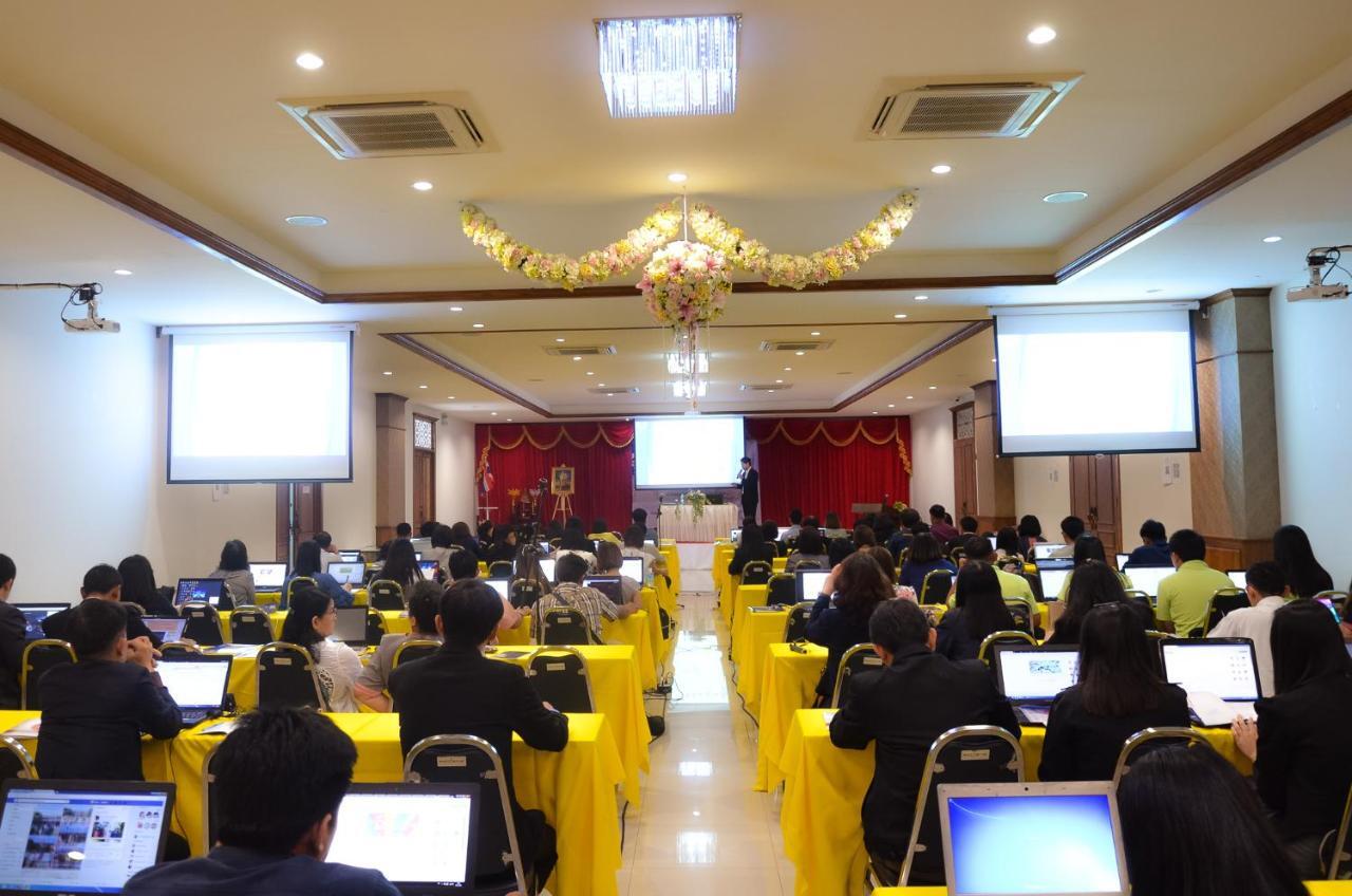 At Ruam Chok Hotel Chiang Mai Exterior foto